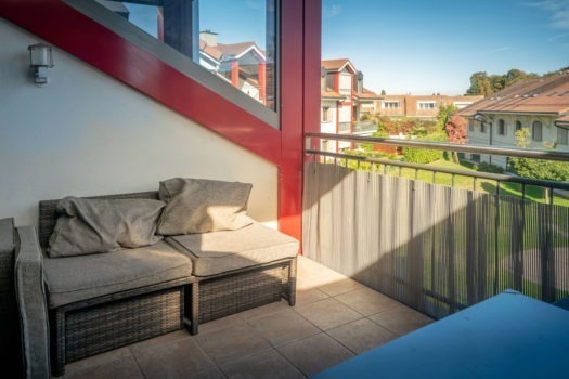 Mies VD – Bel attique duplex de 132 m² avec 3 chambres à vendre