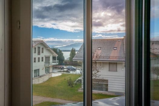 Mies VD – Bel attique duplex de 132 m² avec 3 chambres à vendre