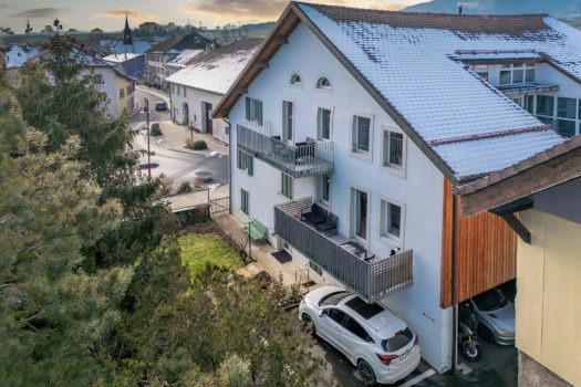 Immeuble de rendement de 6 logements très bien rénovée et entretenue à Mathod dans le canton de Vaud.