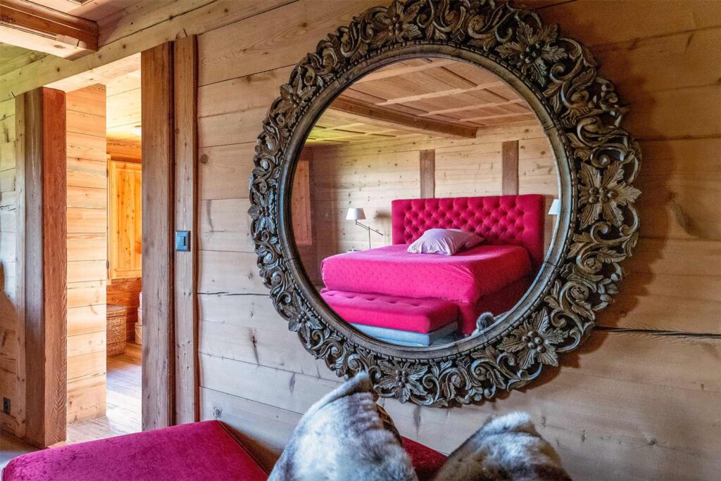 Reflet chambre sur un miroire