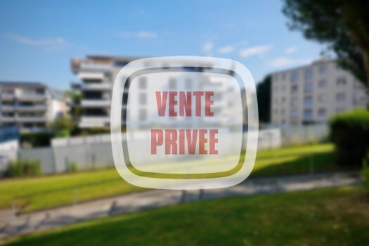 Appartement de 2 pièces et demie avec balcon situé au 4ème étage d'un immeuble non loin du centre de Lausanne.